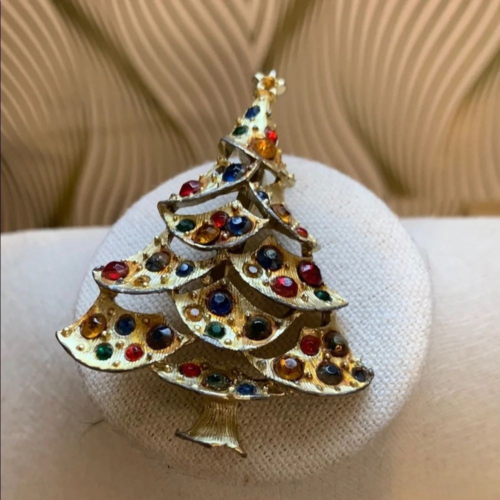 Vintage Gold Christmas Tree Brooch with Colorful Gems
